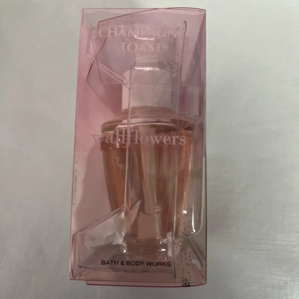 Bath & Body Works Frosted Cranberry 3 Wick Candle & Wildflower Refills